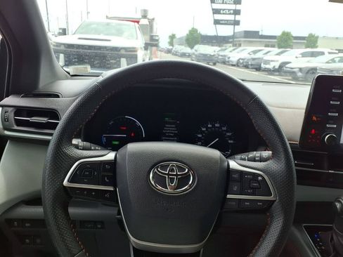 Used 2024 Toyota Sienna XSE FWD image 13
