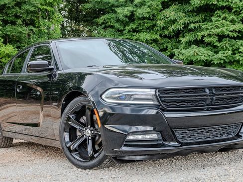 Used 2017 Dodge Charger R/T RWD image 7
