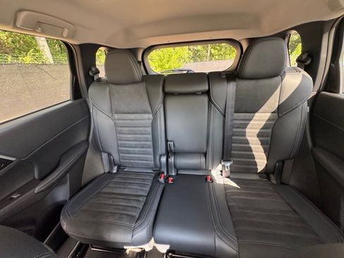 New 2025 Mitsubishi Outlander SE image 32