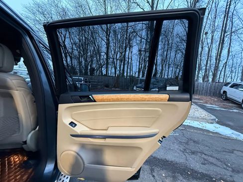 Used 2012 Mercedes-Benz GL 550 4MATIC image 23