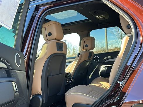 New 2026 Land Rover Discovery Limited Edition image 21