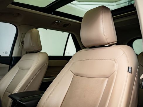 Used 2021 Ford Explorer Limited w/ Equipment Group 301A image 23