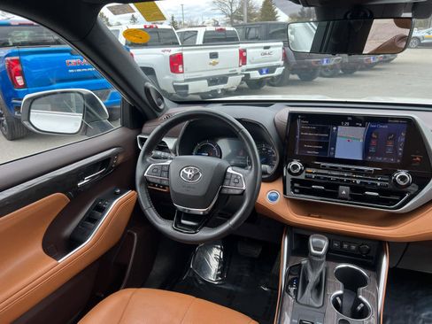 Used 2020 Toyota Highlander Platinum image 37