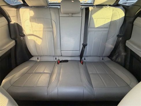 Used 2020 Land Rover Range Rover Evoque SE image 9