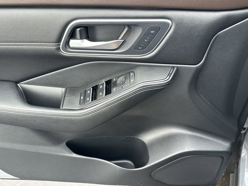 Certified 2022 Nissan Rogue Platinum w/ Head-Up Display Package image 21