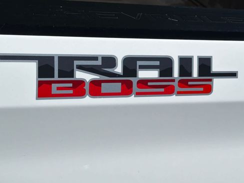 Used 2019 Chevrolet Silverado 1500 LT Trail Boss w/ Convenience Package AWD/4WD image 12