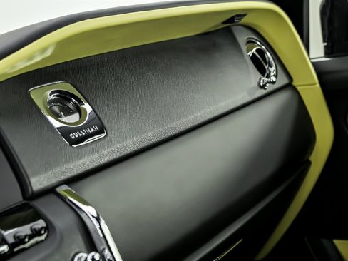 Used 2022 Rolls-Royce Cullinan w/ Dark Exterior Package image 39