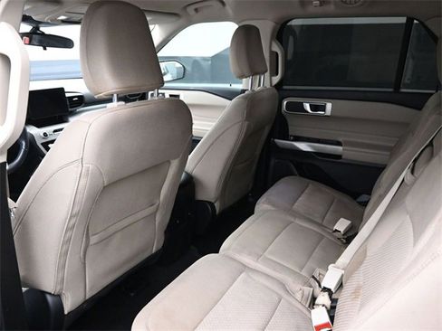 Used 2023 Ford Explorer XLT image 17