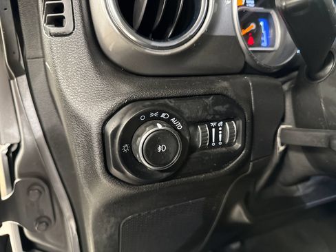 Used 2021 Jeep Wrangler Unlimited Sahara AWD/4WD image 17