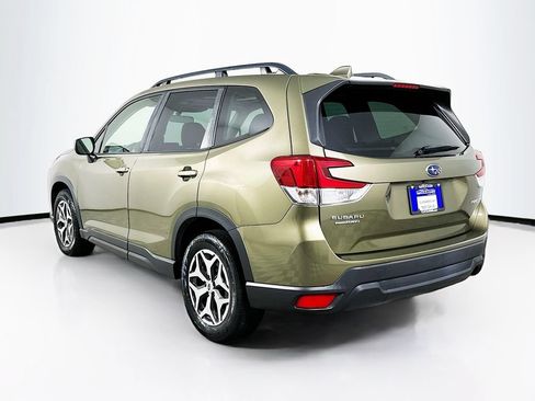 Used 2022 Subaru Forester Premium AWD/4WD image 6