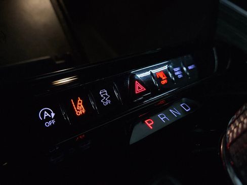 Used 2023 Jeep Wagoneer L Series II image 45