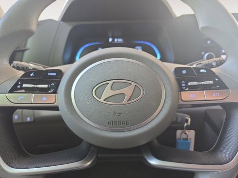 Used 2025 Hyundai Elantra SE image 10