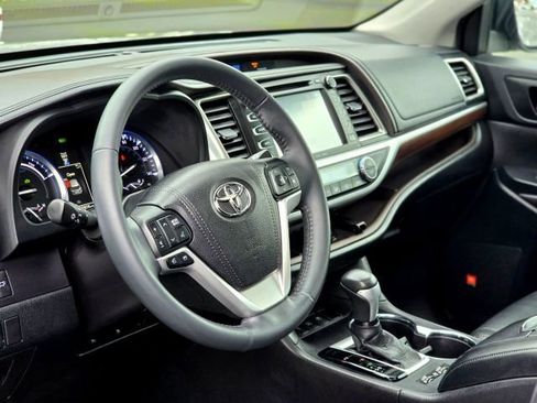 Used 2016 Toyota Highlander Limited Platinum image 11