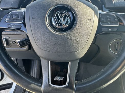 Used 2014 Volkswagen Touareg TDI image 18