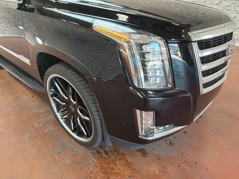 Used 2020 Cadillac Escalade ESV Luxury AWD/4WD image 9