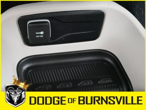 Used 2022 Chrysler Pacifica Touring-L w/ Uconnect Theater Family Group image 24