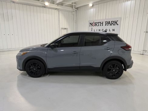 Used 2023 Nissan Kicks SV image 2