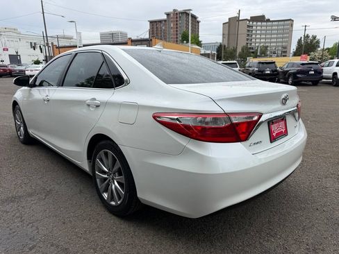 Used 2017 Toyota Camry XLE w/ Moonroof Package FWD image 5