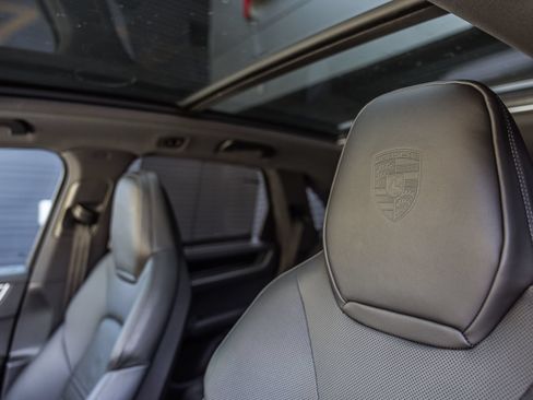Certified 2024 Porsche Cayenne AWD/4WD image 15