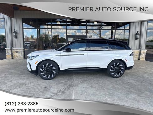 Used 2024 Lincoln Nautilus Reserve w/ Equipment Group 202A AWD/4WD image 1