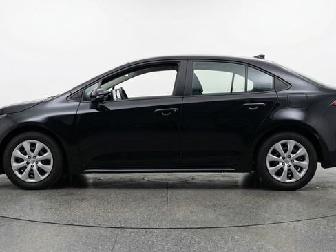 Used 2025 Toyota Corolla LE image 5
