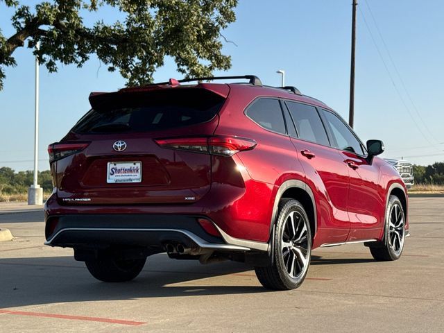 Used 2021 Toyota Highlander XSE FWD image 8