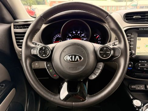 Used 2016 Kia Soul + w/ Primo Package FWD image 17