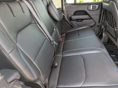 Used 2021 Jeep Wrangler Unlimited Rubicon 4xe w/ Cold Weather Group AWD/4WD image 14