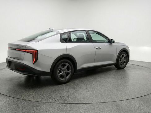Used 2025 Kia K4 LXS image 6