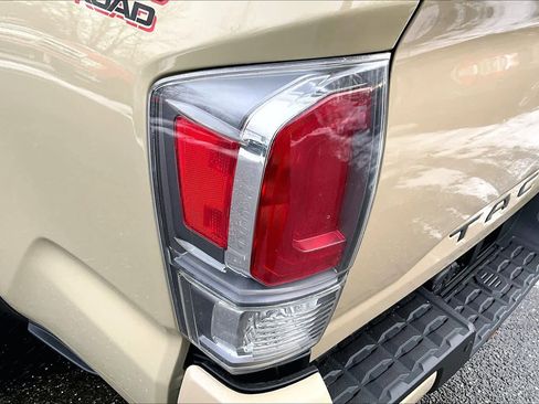 Used 2020 Toyota Tacoma TRD Off-Road image 26