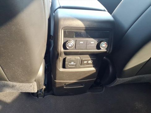 Used 2023 GMC Acadia SLT image 8