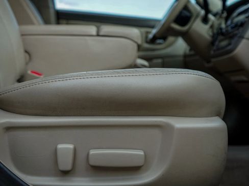 Used 2004 Toyota Avalon XLS image 35