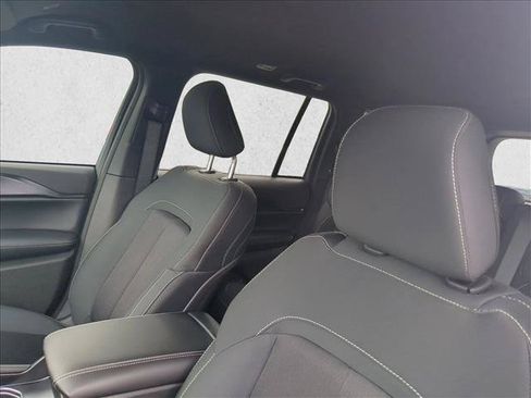 New 2026 Jeep Grand Cherokee Laredo RWD image 4