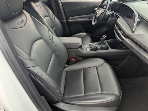 Used 2024 Cadillac XT4 Premium Luxury image 12