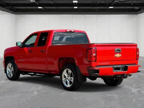 Used 2018 Chevrolet Silverado 1500 Custom w/ Custom Convenience Package AWD/4WD image 7