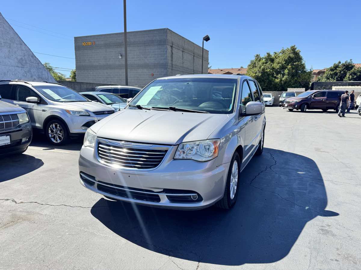 Used 2016 Chrysler Town & Country Touring FWD image 12