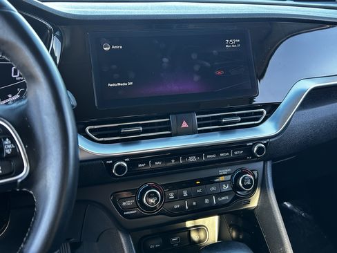 Certified 2022 Kia Niro Touring Special Edition image 26