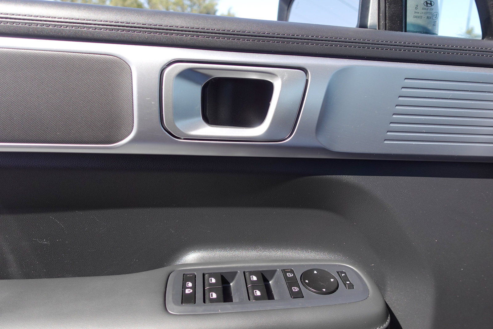 Used 2025 Hyundai Santa Fe SEL AWD/4WD image 15