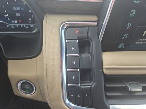 Used 2024 Chevrolet Tahoe Premier AWD/4WD image 19