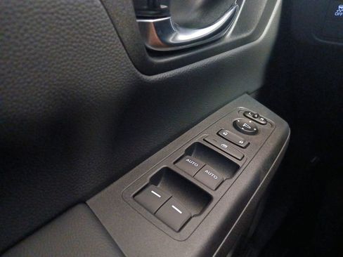 Used 2025 Honda CR-V EX image 18