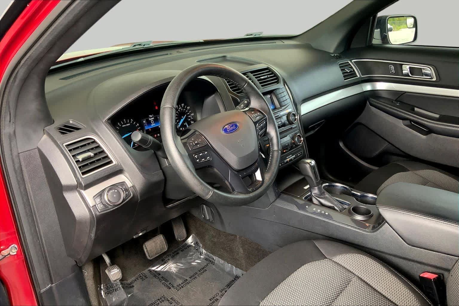 Used 2017 Ford Explorer XLT FWD image 17