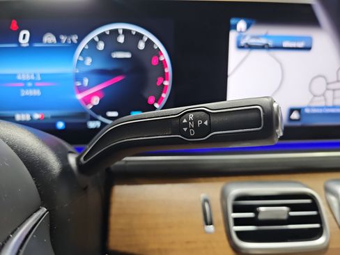 Used 2024 Mercedes-Benz GLE 450 4MATIC image 25