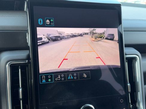 Used 2025 GMC Yukon Denali AWD/4WD image 18