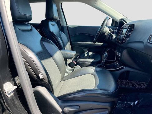 Used 2018 Jeep Compass Latitude FWD image 25