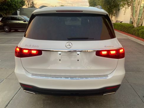 Used 2025 Mercedes-Benz GLS 580 4MATIC image 5