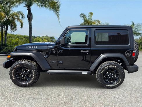 Used 2022 Jeep Wrangler Sport AWD/4WD image 2