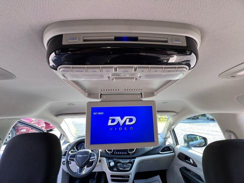 Used 2017 Chrysler Pacifica Touring Plus w/ Tire & Wheel Group image 23