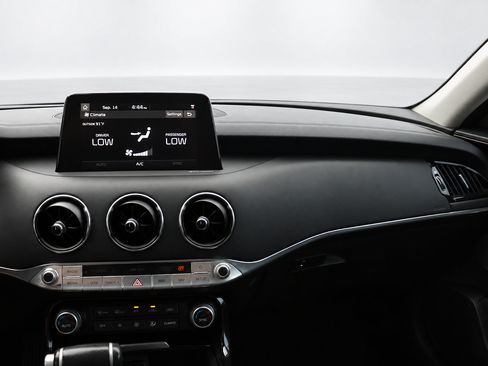 Used 2019 Kia Stinger Premium RWD image 31