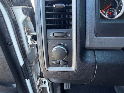 Used 2015 RAM 2500 Tradesman w/ Chrome Appearance Group image 28