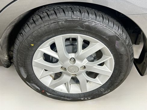 Used 2019 Nissan Versa SV w/ SV Special Edition Package FWD image 11